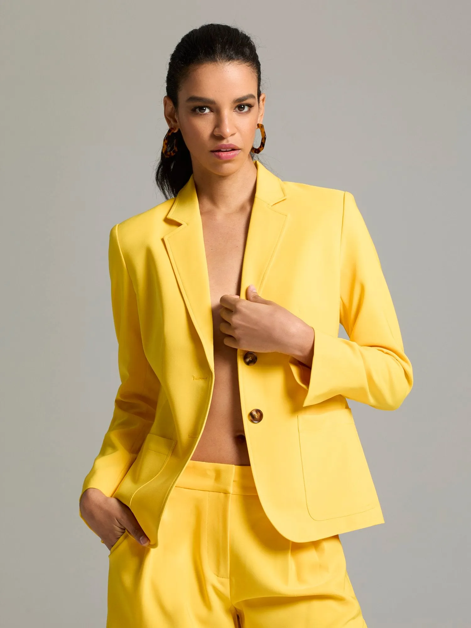 Caden Single-Breasted Notch Lapel Blazer