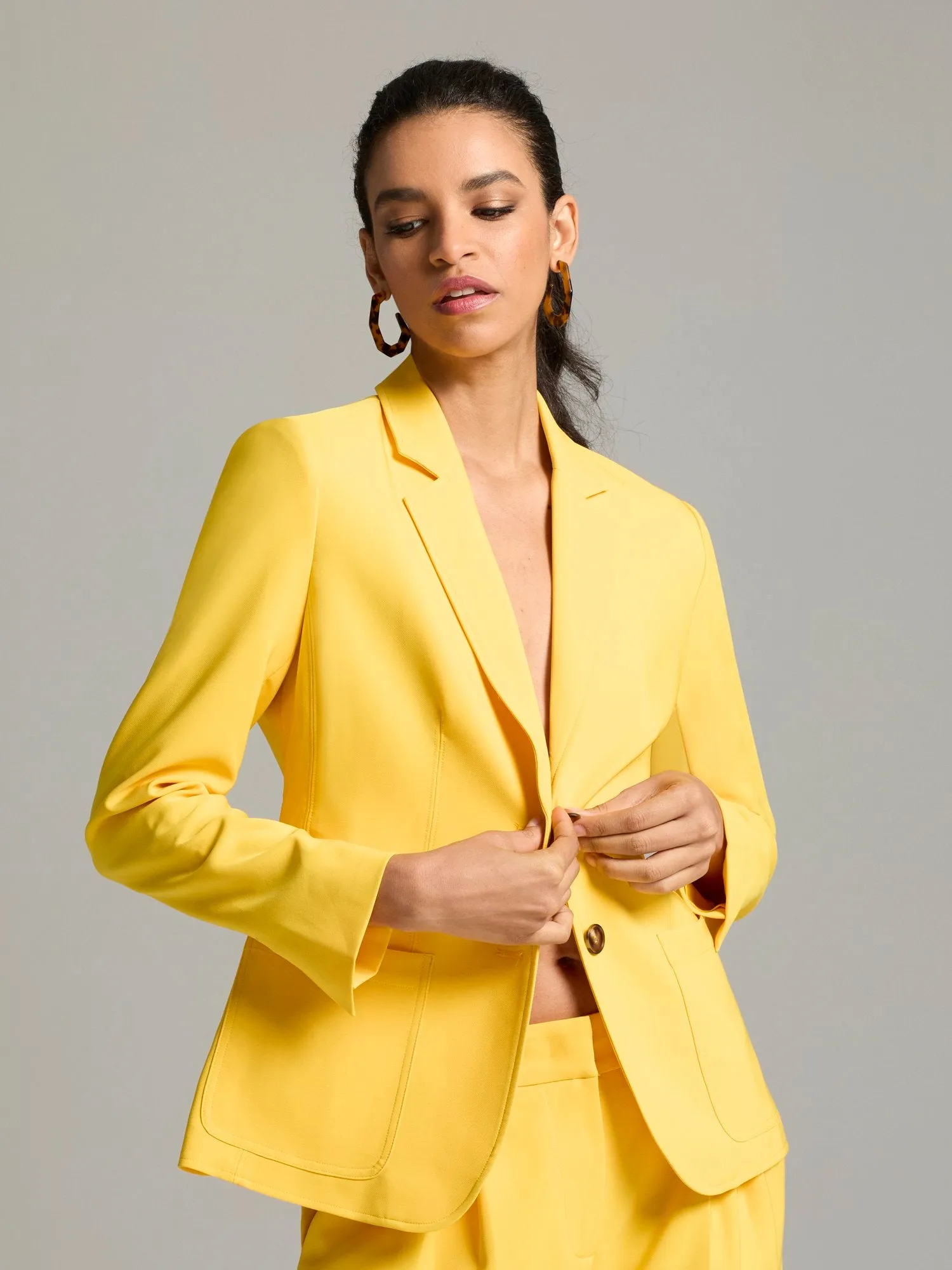 Caden Single-Breasted Notch Lapel Blazer