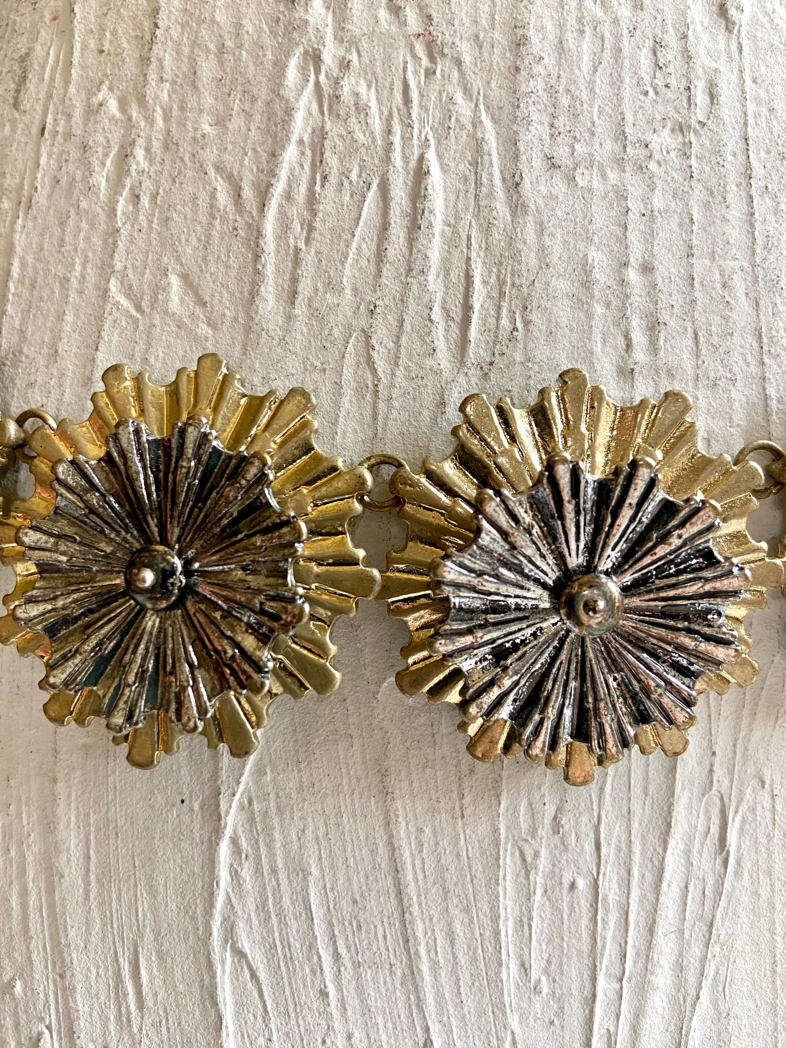 Two colors tone flowers metal belt